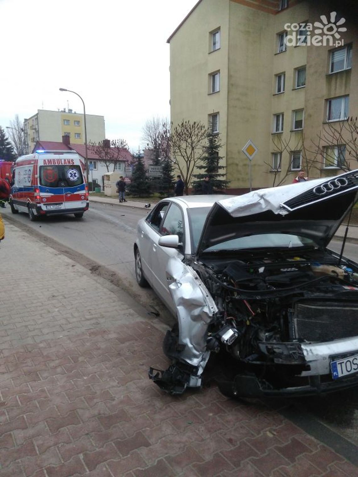 Groźna stłuczka na skrzyżowaniu Groźna stłuczka na skrzyżowaniu