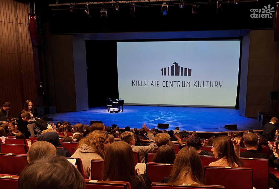 Grzegorz Płonka zainspirował młodzież podczas wyjątkowego koncertu w Kielcach Grzegorz Płonka zainspirował młodzież podczas wyjątkowego koncertu w Kielcach