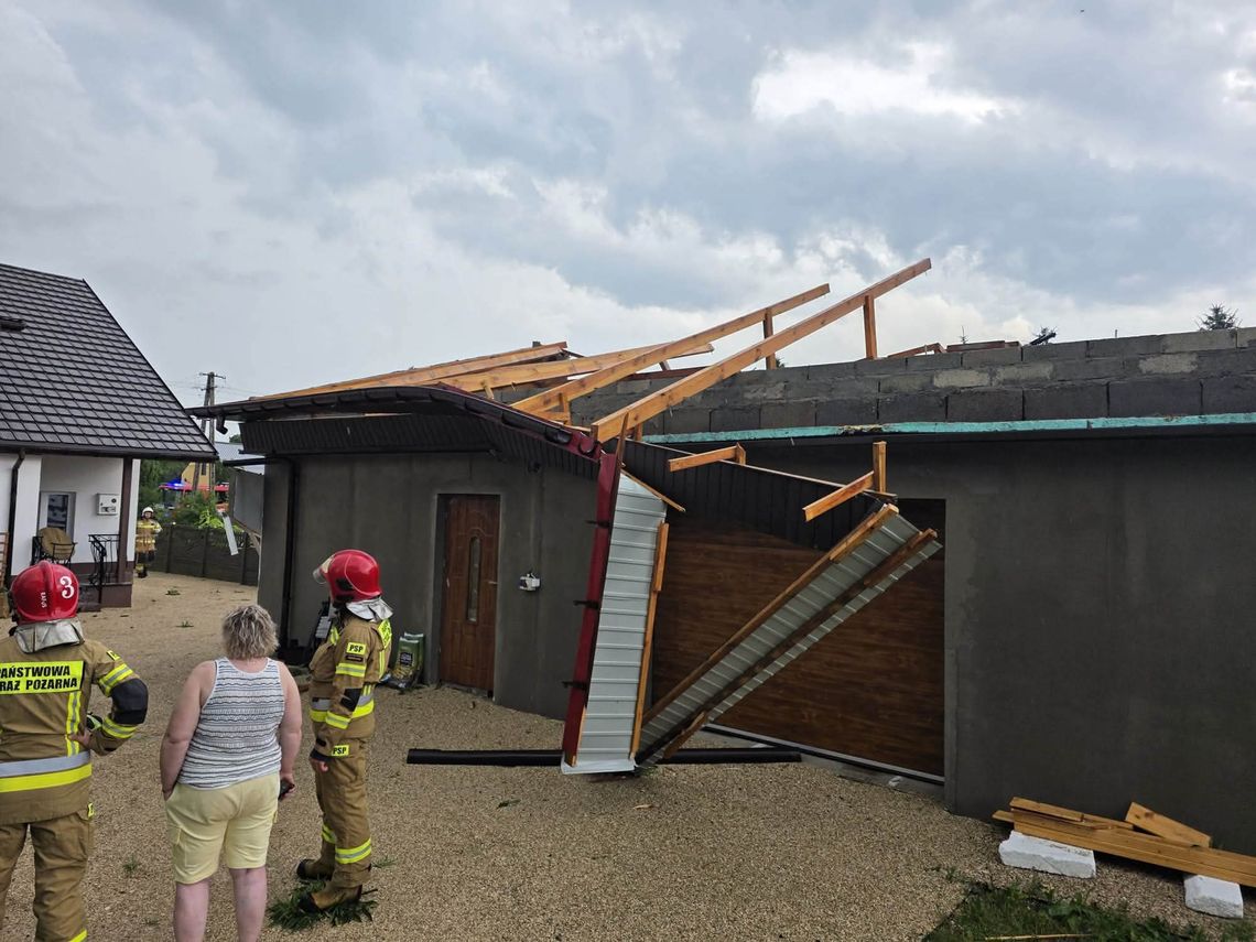 Gwałtowne burze nad województwem świętokrzyskim. Setki interwencji strażaków Gwałtowne burze nad województwem świętokrzyskim. Setki interwencji strażaków