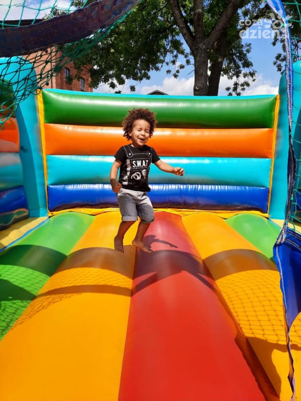 Happy Bus pełen dziecięcej radości Happy Bus pełen dziecięcej radości