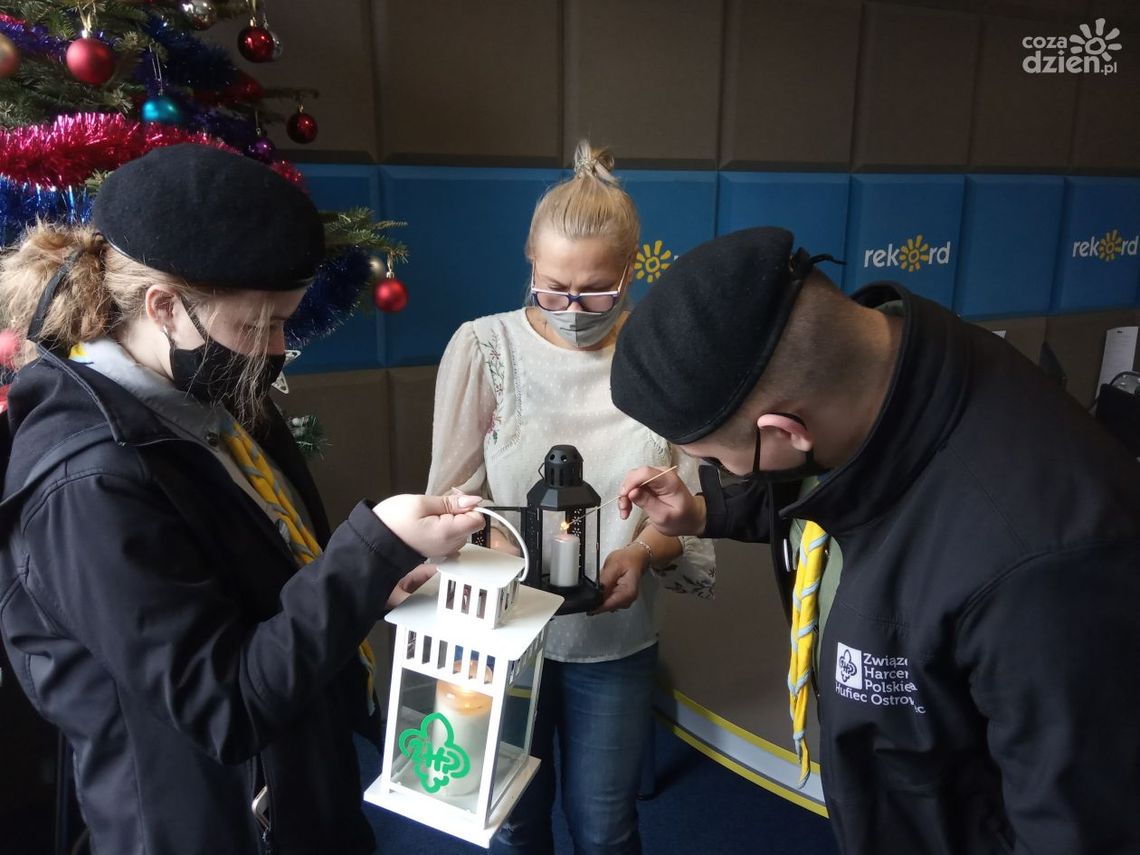 Harcerze dzielą się Betlejemskim Światłem Pokoju Harcerze dzielą się Betlejemskim Światłem Pokoju