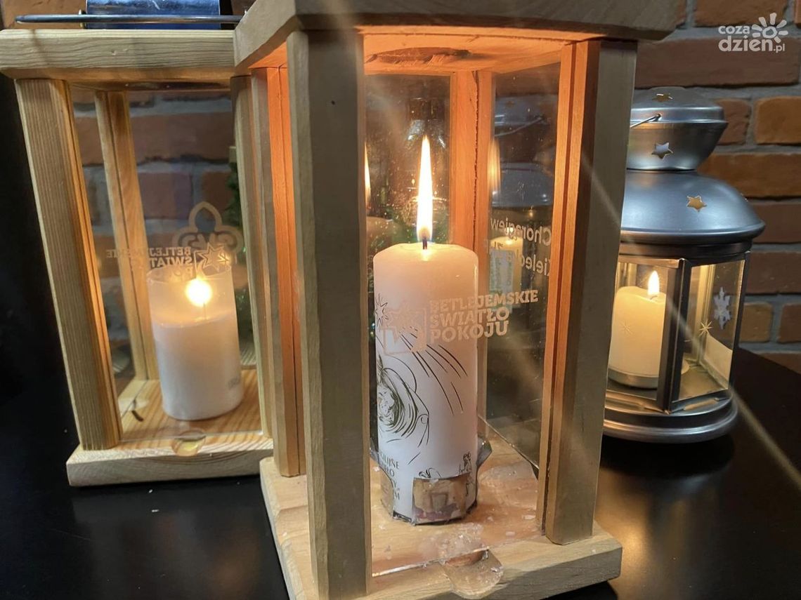 Harcerze dzielą się Betlejemskim Światłem Pokoju