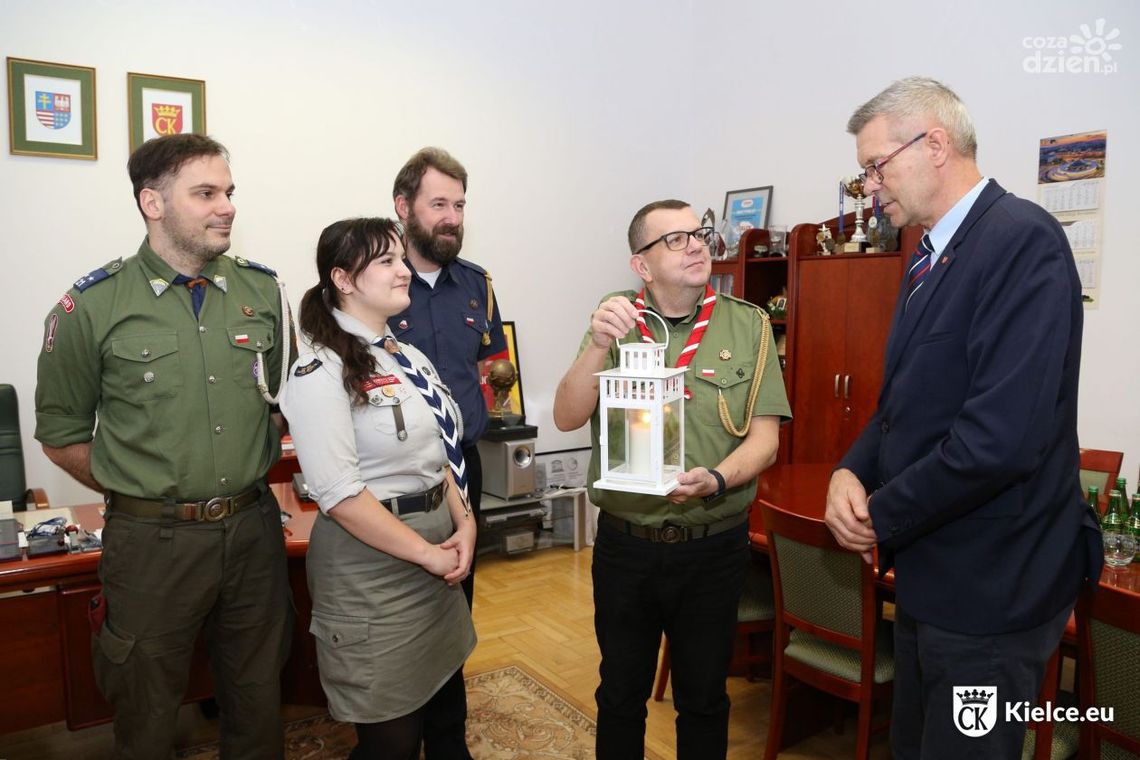 Harcerze przekazali Betlejemskie Światło Pokoju