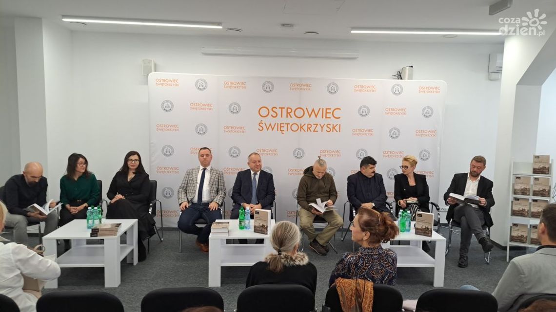 Historia Ostrowca zamknięta w nowej monografii Historia Ostrowca zamknięta w nowej monografii