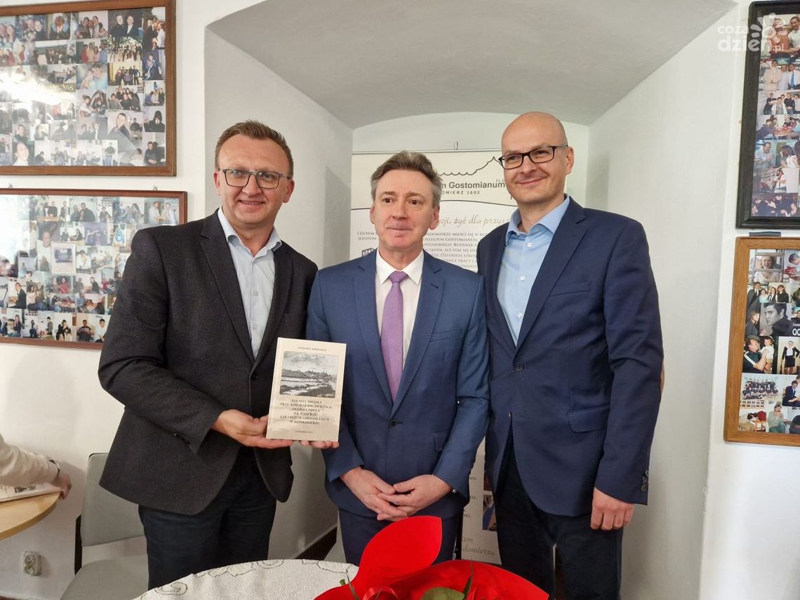 Historia sandomierskiej parafii uwieczniona w książce 