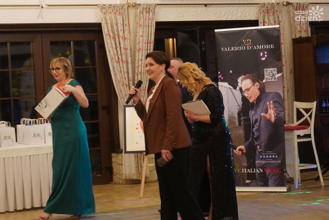 Hojni darczyńcy na ostrowieckim balu dobroczynnym Hojni darczyńcy na ostrowieckim balu dobroczynnym