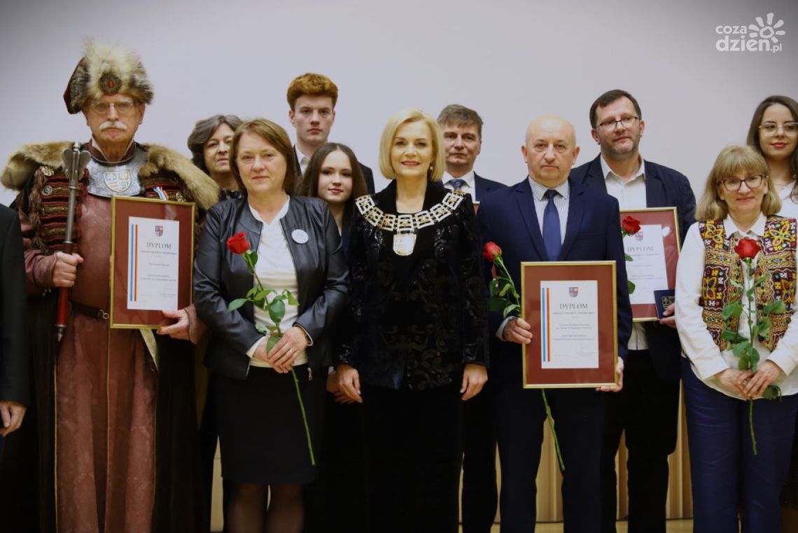 I Liceum Ogólnokształcące im. Stefana Żeromskiego wyróżnione Honorową Odznaką Województwa Świętokrzyskiego I Liceum Ogólnokształcące im. Stefana Żeromskiego wyróżnione Honorową Odznaką Województwa Świętokrzyskiego