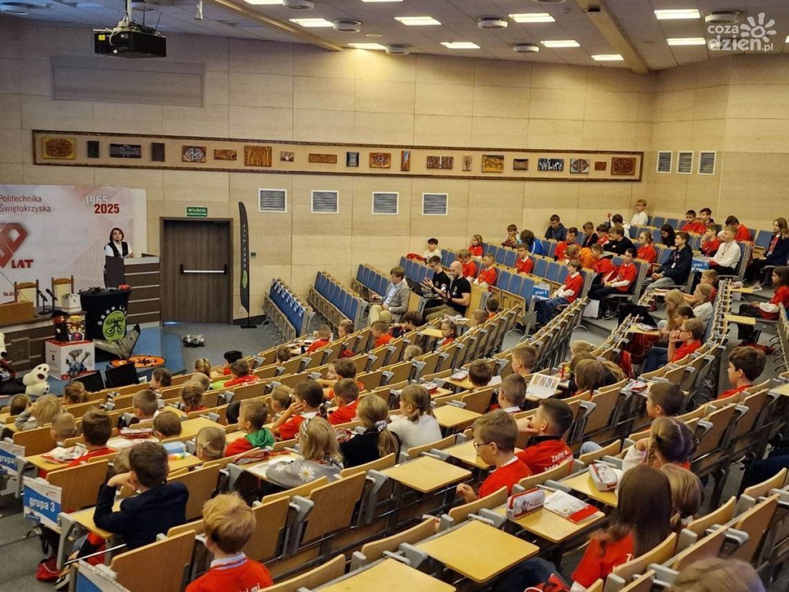 Inauguracja nowego roku akademickiego na Dziecięcej Politechnice Świętokrzyskiej – pełna aula, pełne emocje Inauguracja nowego roku akademickiego na Dziecięcej Politechnice Świętokrzyskiej – pełna aula, pełne emocje