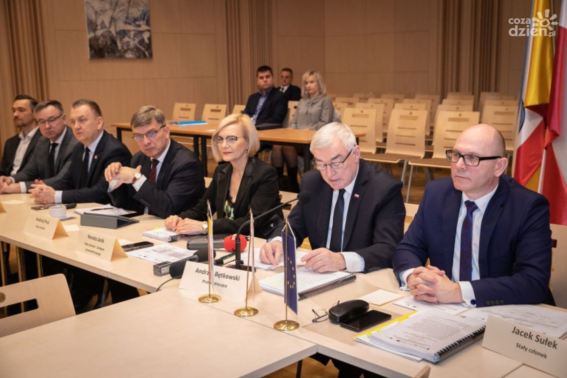 Inauguracyjne posiedzenie Komitetu Monitorującego program regionalny Fundusze Europejskie dla Świętokrzyskiego 2021 - 2027 Inauguracyjne posiedzenie Komitetu Monitorującego program regionalny Fundusze Europejskie dla Świętokrzyskiego 2021 - 2027