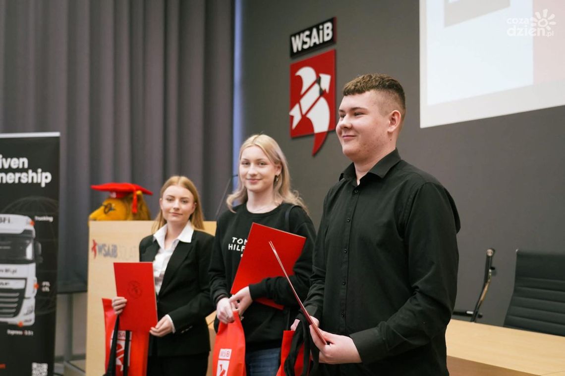 Indeks ma już w kieszeni. Sukces młodego logistyka z THM-u Indeks ma już w kieszeni. Sukces młodego logistyka z THM-u