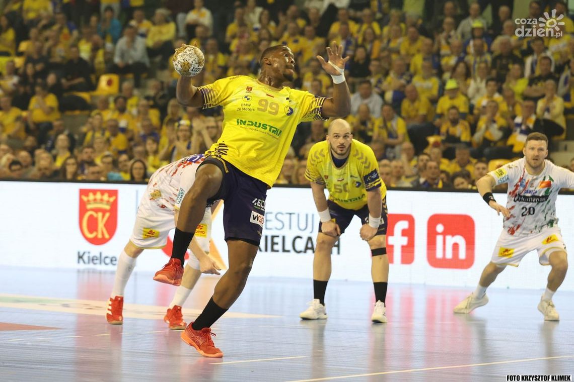 Industria Kielce w dobrym stylu zakończyła rundę zasadniczą, wygrywając z Chrobrym Głogów 43:29 (24:11) Industria Kielce w dobrym stylu zakończyła rundę zasadniczą, wygrywając z Chrobrym Głogów 43:29 (24:11)