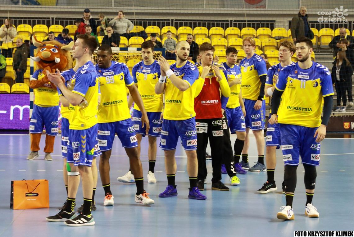 Industria między Ligą Mistrzów Industria między Ligą Mistrzów