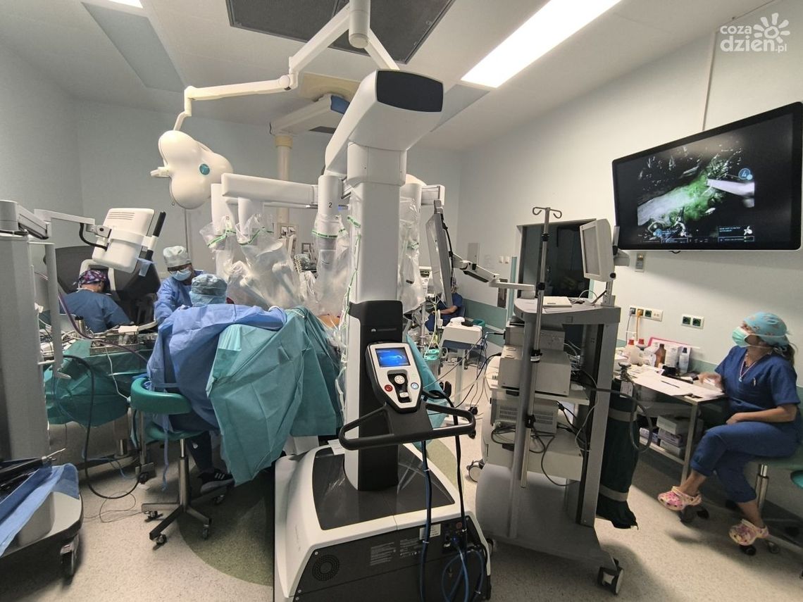 Innowacyjna operacja w ŚCO: robot da Vinci i TEM połączone w jednym zabiegu