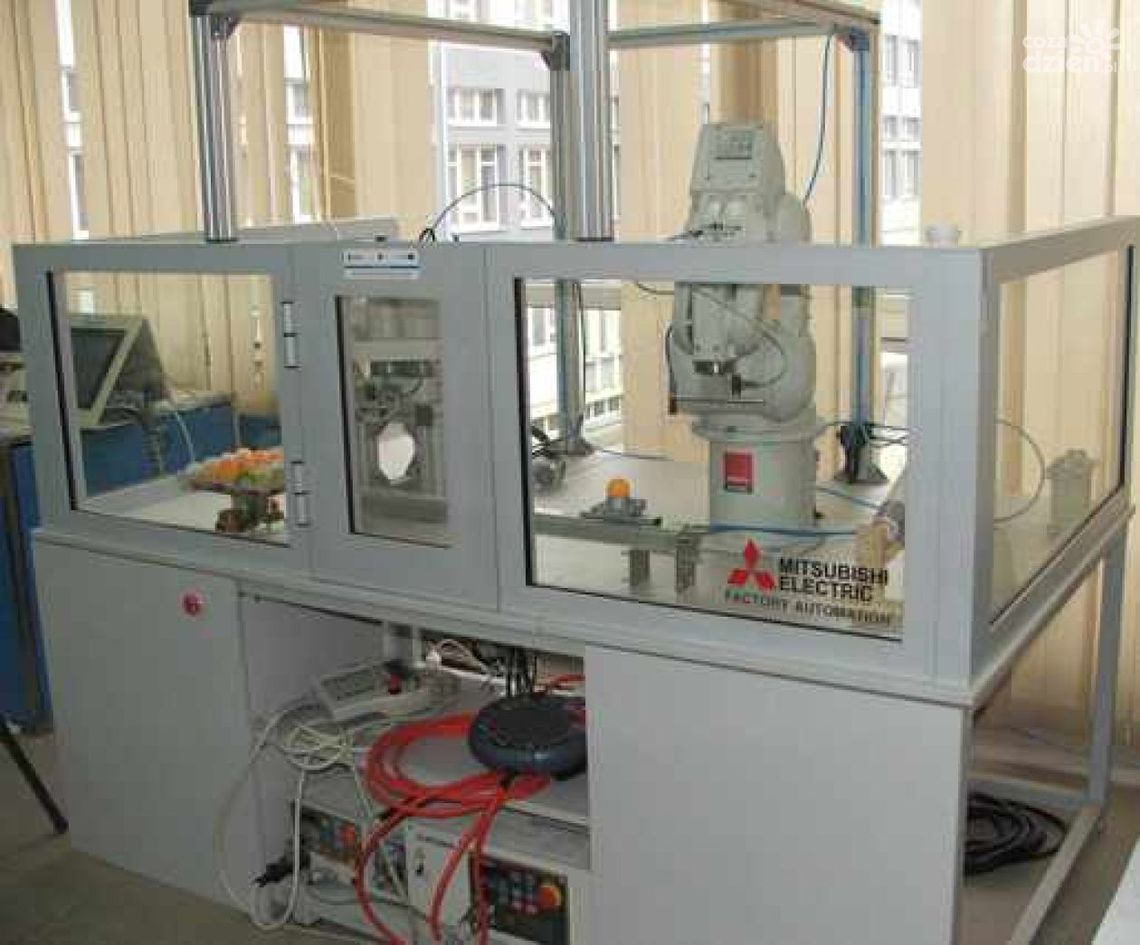 Inteligentne Systemy i Robotyka w nowoczesnym laboratorium Politechniki Świętokrzyskiej Inteligentne Systemy i Robotyka w nowoczesnym laboratorium Politechniki Świętokrzyskiej