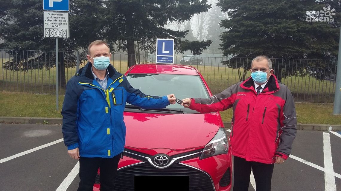 J. Brożyna i L. Kudas: Na przestrzeni lat zmienił się ruch drogowy, zmieniały się też egzaminy na prawo jazdy. Teraz mamy jeszcze jedną ważną zmianę J. Brożyna i L. Kudas: Na przestrzeni lat zmienił się ruch drogowy, zmieniały się też egzaminy na prawo jazdy. Teraz mamy jeszcze jedną ważną zmianę