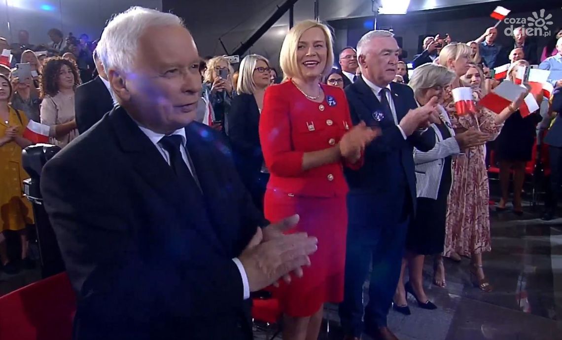 J. Kaczyński: "Gdy jedni wiedzieli, skąd może przyjść zagrożenie to inni wyściskiwali się Putinem" J. Kaczyński: "Gdy jedni wiedzieli, skąd może przyjść zagrożenie to inni wyściskiwali się Putinem"