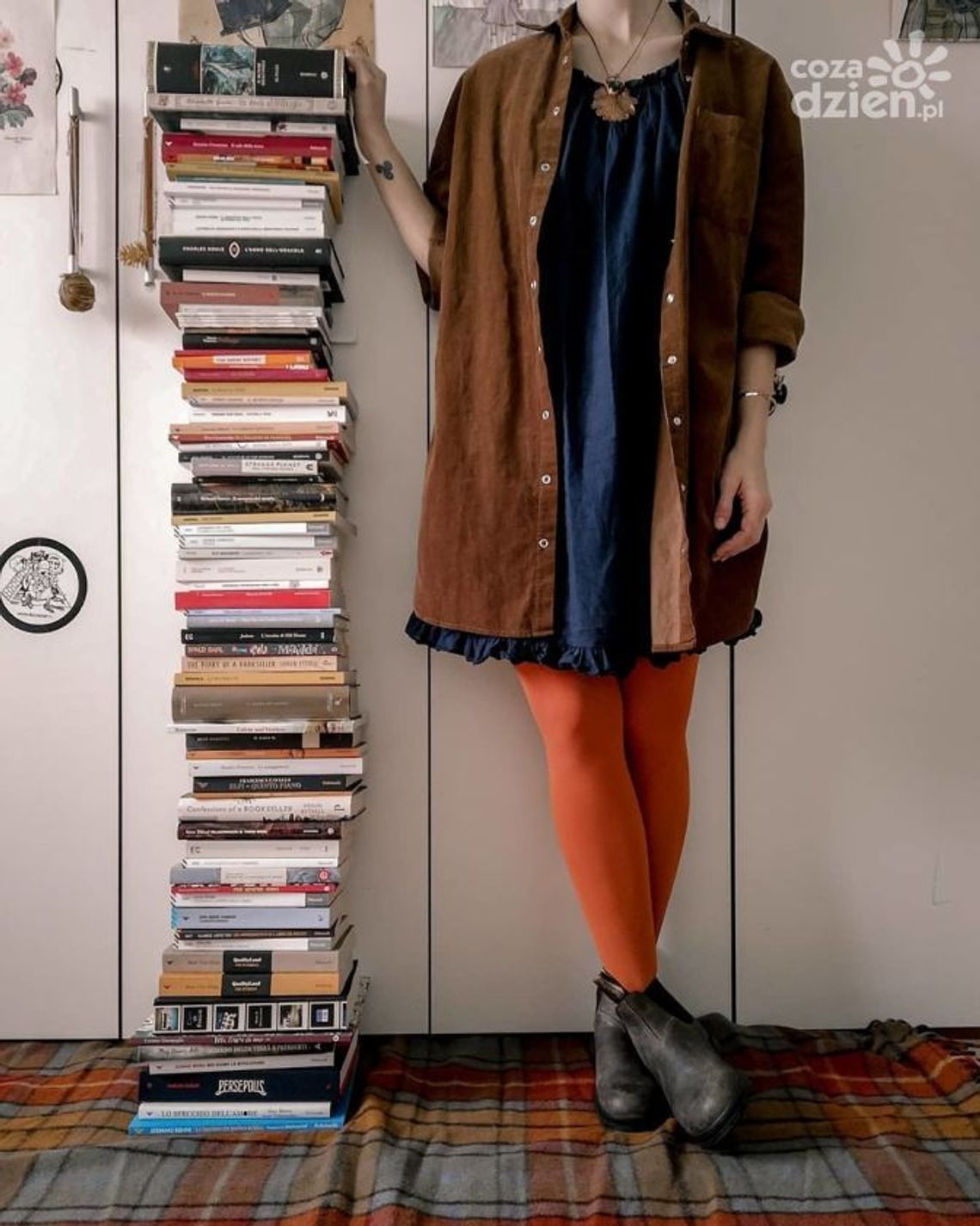 Jak łączyć sztyblety z dodatkami - paski, torebki i biżuteria Jak łączyć sztyblety z dodatkami - paski, torebki i biżuteria