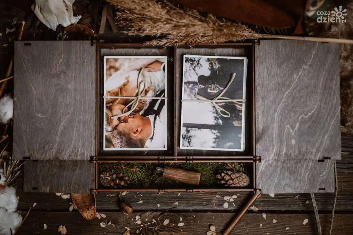 Jak odpowiednio zapakować fotografie z sesji zdjęciowej? Kilka skutecznych porad dla fotografów Jak odpowiednio zapakować fotografie z sesji zdjęciowej? Kilka skutecznych porad dla fotografów