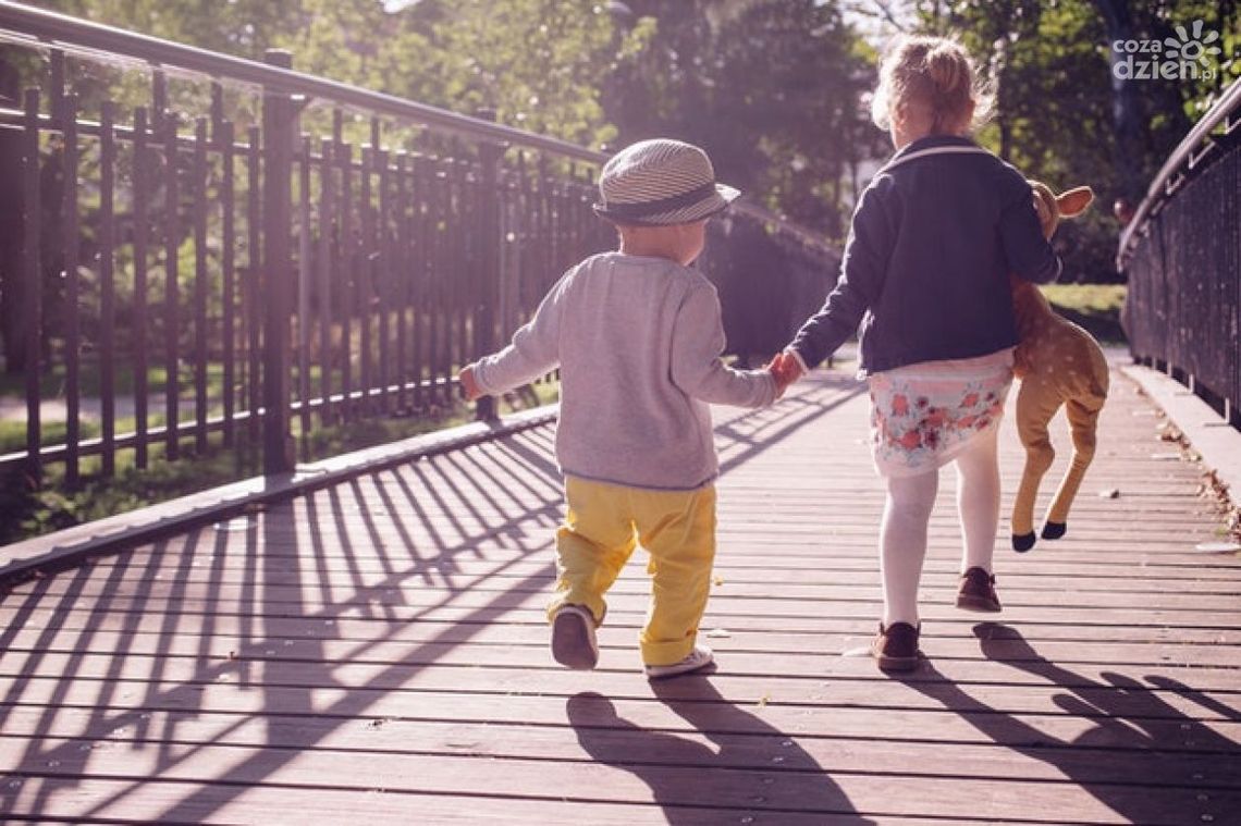 Jak powinno się ubierać dzieci na spacer?