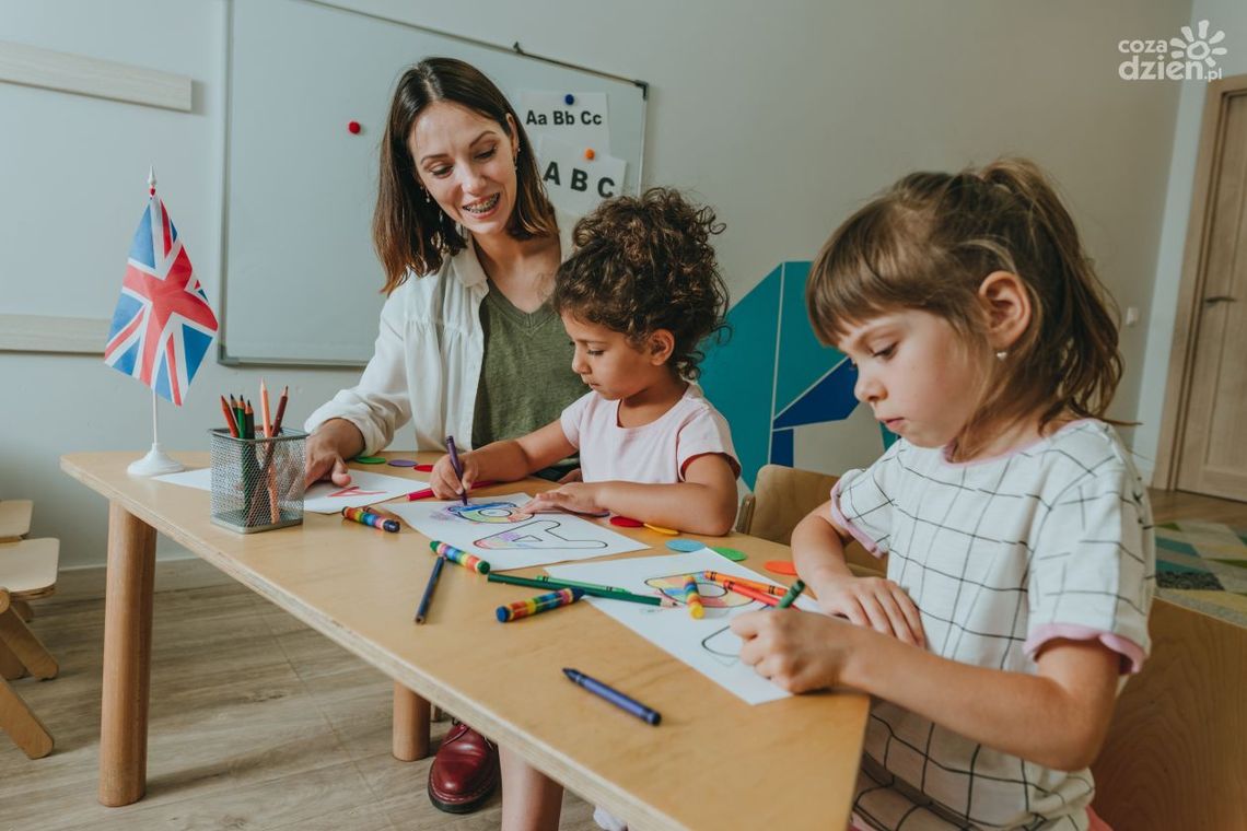 Jak wspierać naukę angielskiego u dzieci w wieku przedszkolnym i wczesnoszkolnym? Jak wspierać naukę angielskiego u dzieci w wieku przedszkolnym i wczesnoszkolnym?
