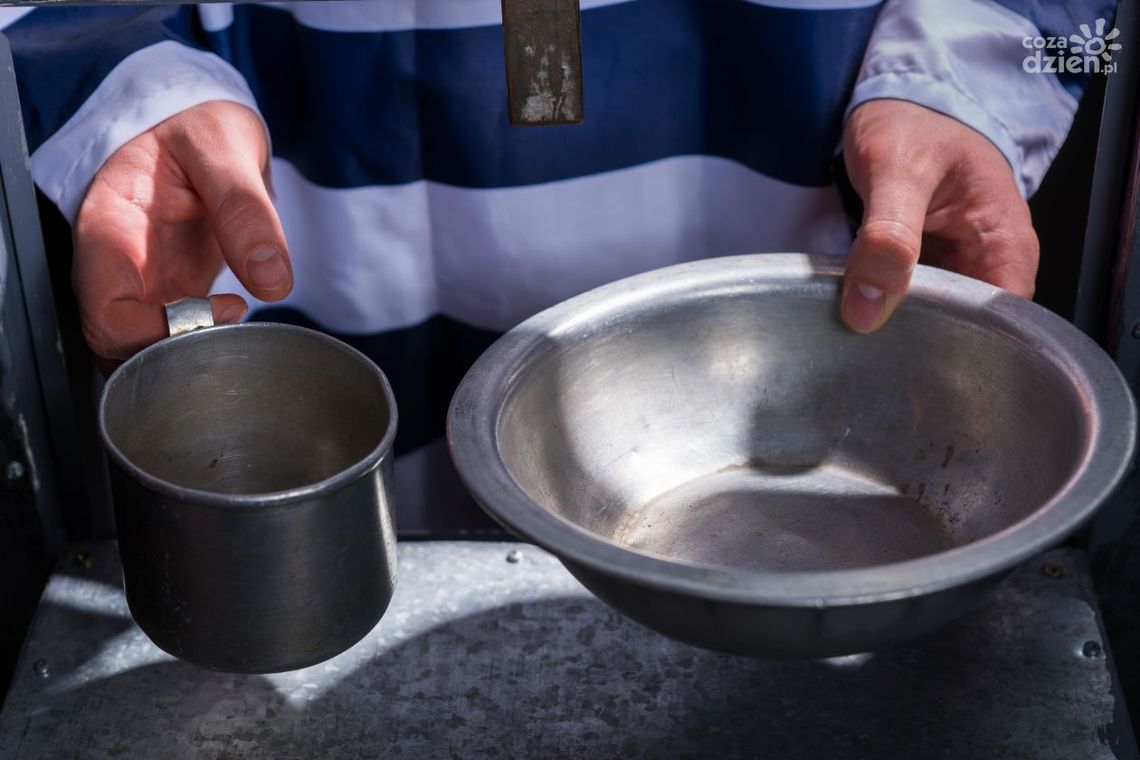 Jak wysyłać paczki żywnościowe i higieniczne do zakładu karnego i aresztu śledczego