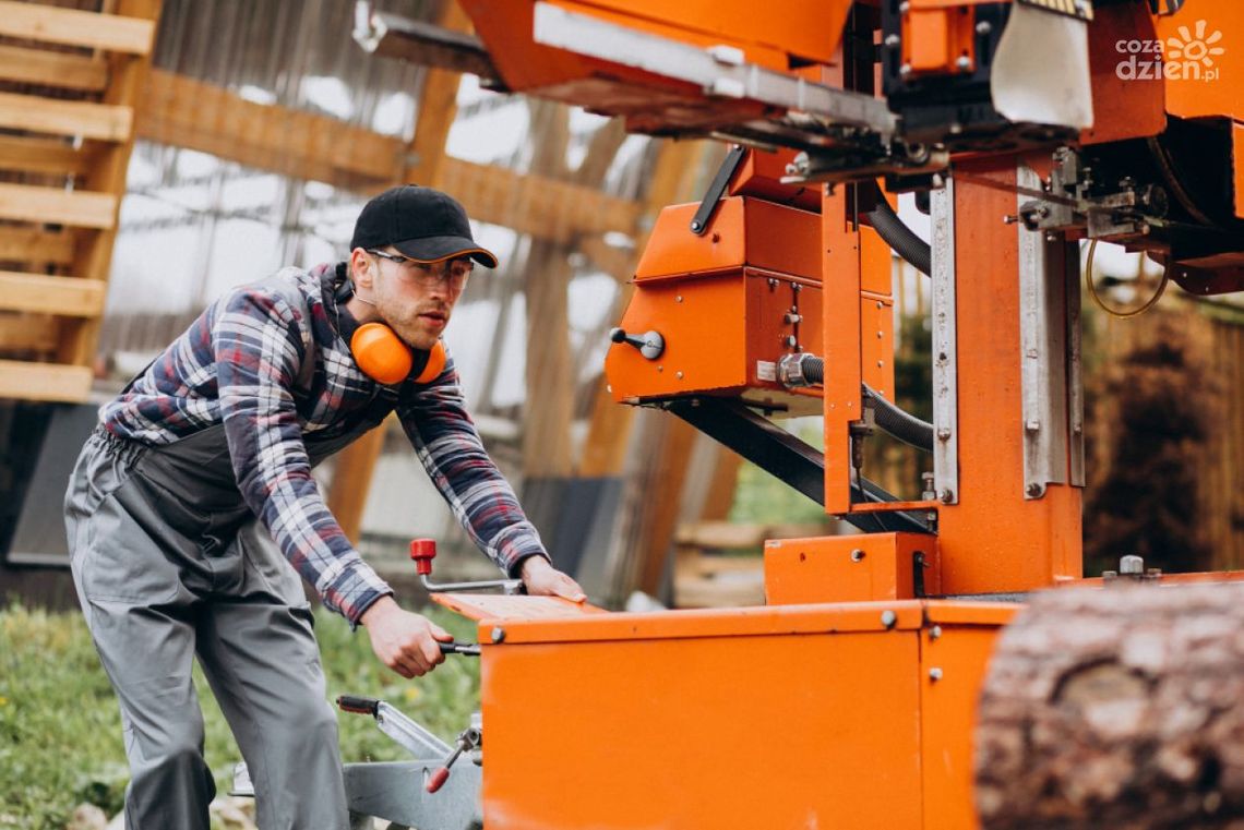 Jaki trak pionowy wybrać do tartaku? Jaki trak pionowy wybrać do tartaku?