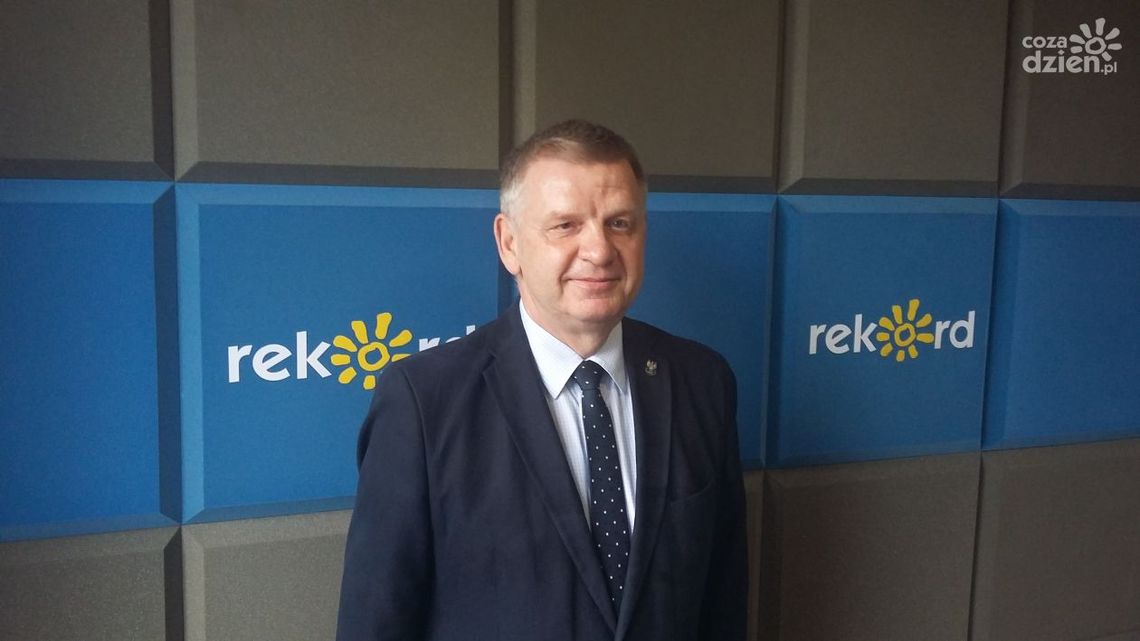 Jarosław Rusiecki: Wojska Obrony Terytorialnej stale się rozwijają, nowy batalion w Ostrowcu Świętokrzyskim to wspaniała sprawa. Jarosław Rusiecki: Wojska Obrony Terytorialnej stale się rozwijają, nowy batalion w Ostrowcu Świętokrzyskim to wspaniała sprawa.