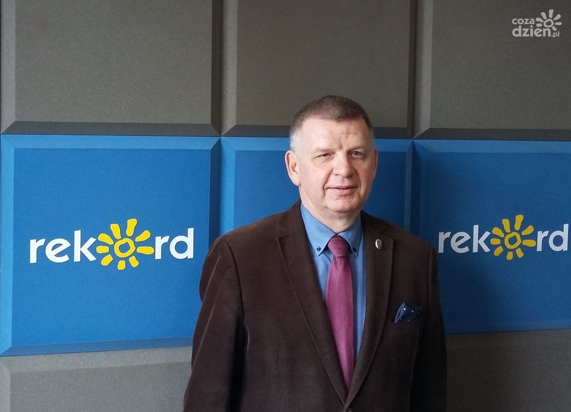 Jarosław Rusiecki: Żołnierze WOT pomagają seniorom, dla seniorów szykowana jest też kolejna rządowa pomoc Jarosław Rusiecki: Żołnierze WOT pomagają seniorom, dla seniorów szykowana jest też kolejna rządowa pomoc