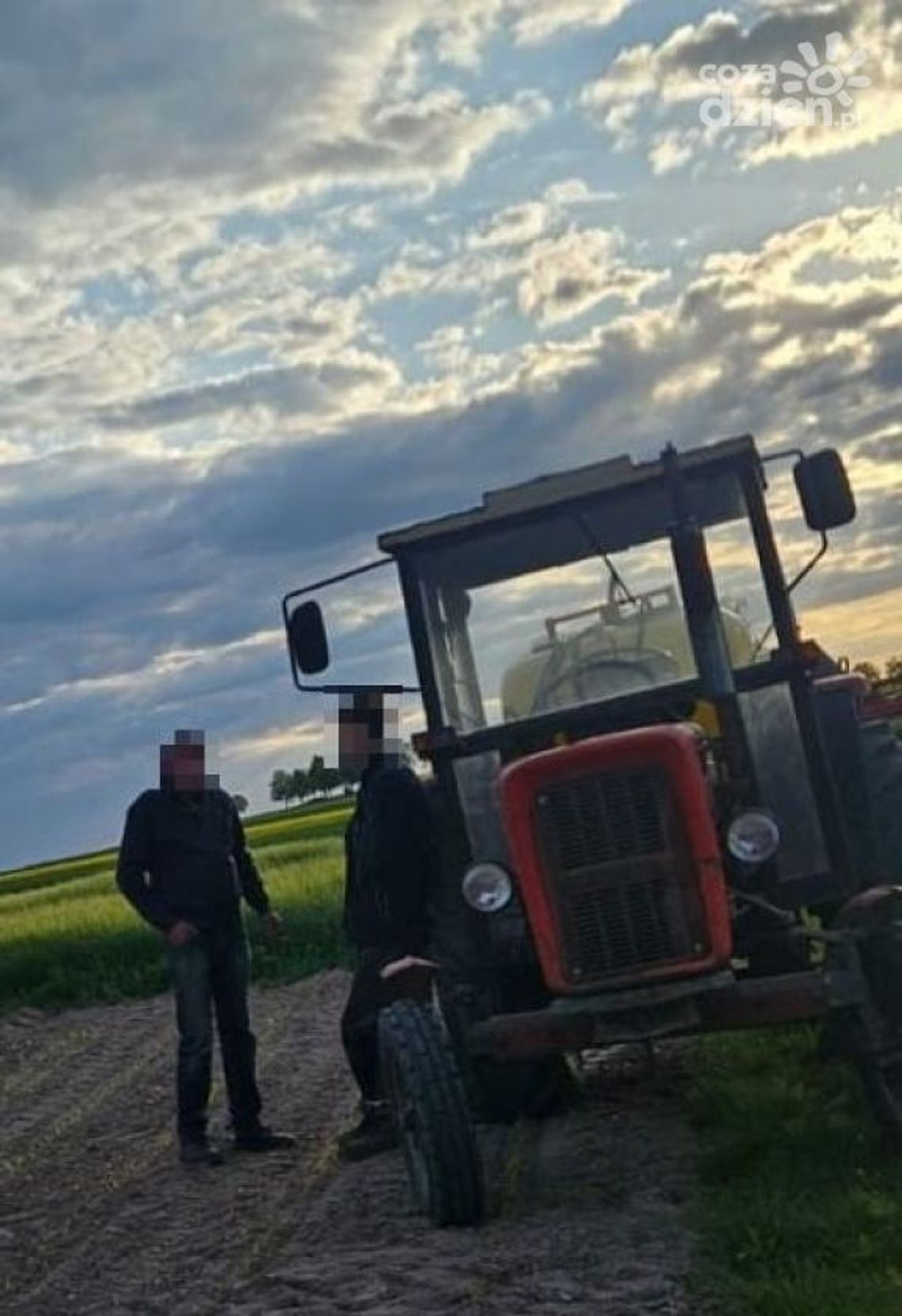 Jechał traktorem na 'kompletnej bani'