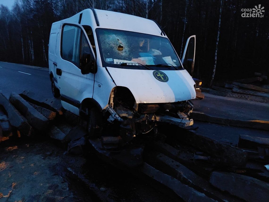 Jechali z pomocą. Trafili na minę 