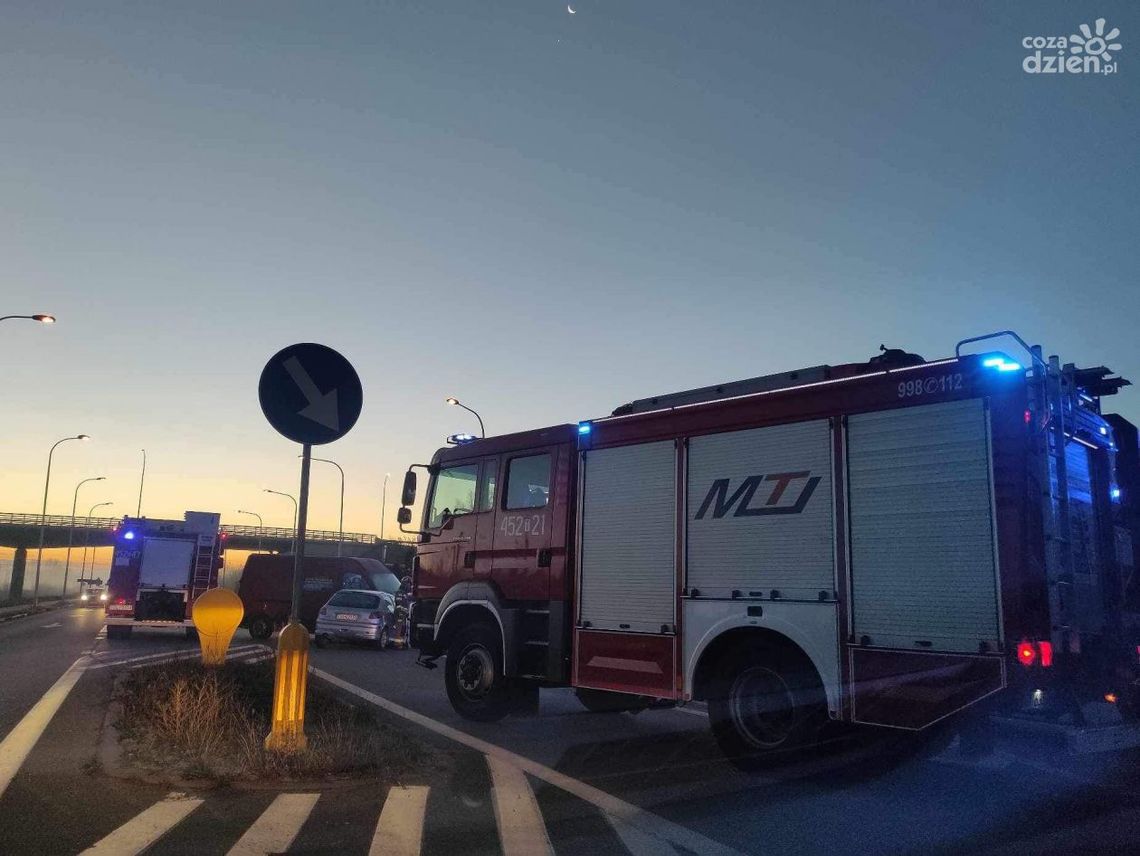 Jedna osoba poszkodowana w porannej kolizji na obrzeżach Ostrowca Jedna osoba poszkodowana w porannej kolizji na obrzeżach Ostrowca