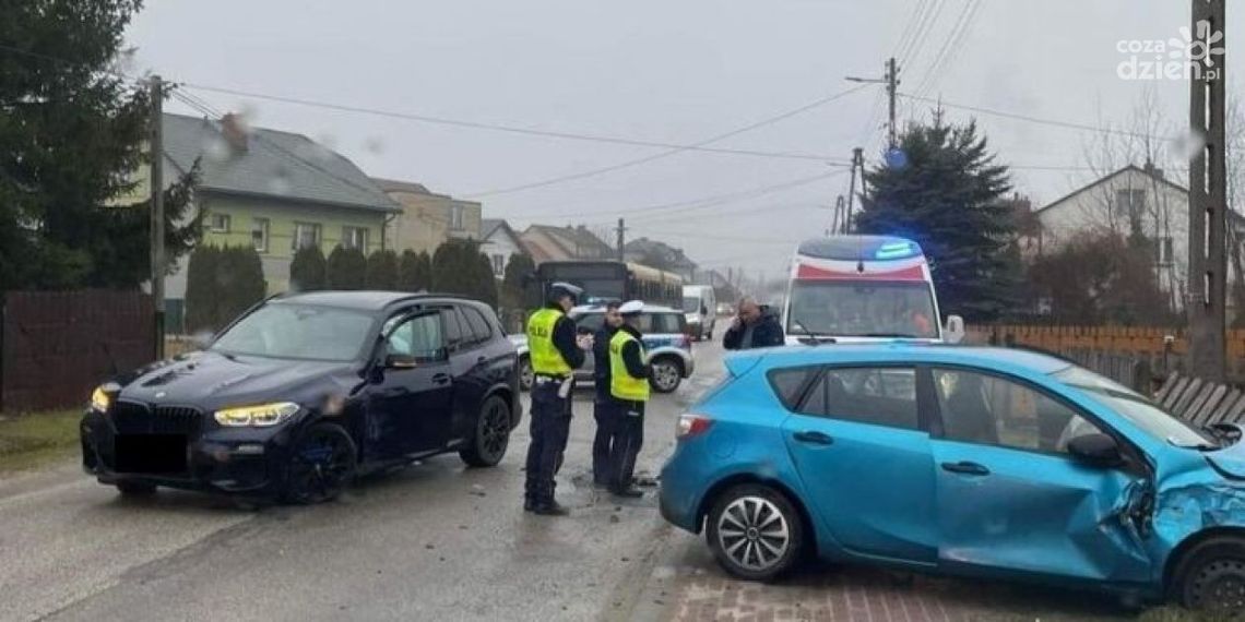 Jedna osoba ranna w porannej stłuczce Jedna osoba ranna w porannej stłuczce