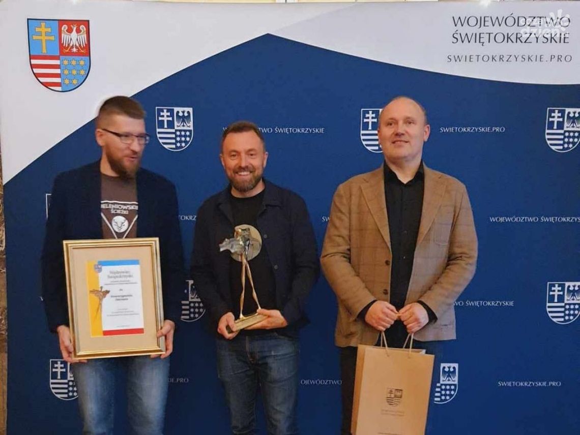 "Jeleniowskie ścieżki" z nagrodą Wędrowca Świętokrzyskiego "Jeleniowskie ścieżki" z nagrodą Wędrowca Świętokrzyskiego