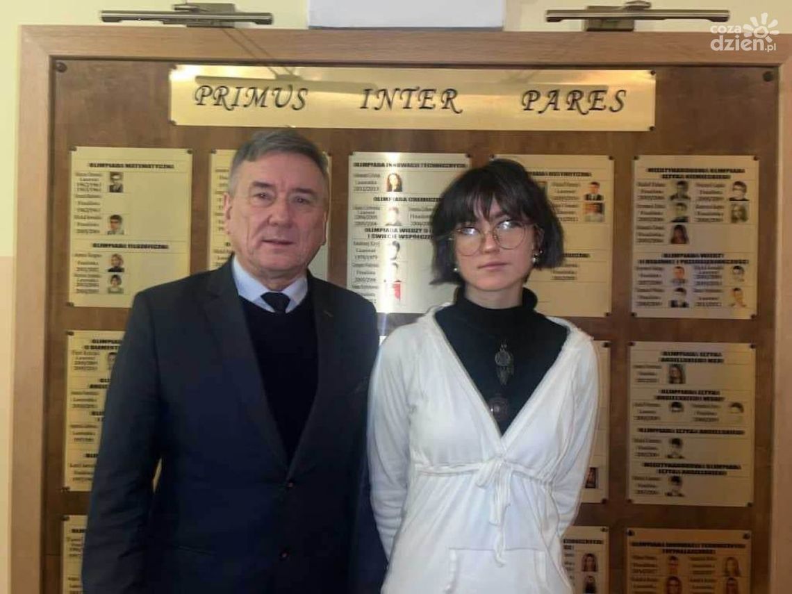 Julia Jabłońska stypendystką ministra edukacji i nauki Julia Jabłońska stypendystką ministra edukacji i nauki