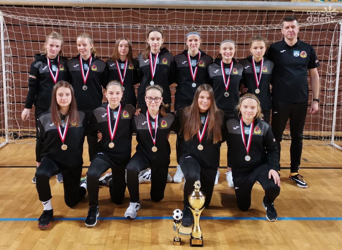 Juniorki KSZO wicemistrzyniami na hali Juniorki KSZO wicemistrzyniami na hali