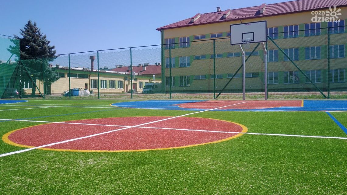Już jest! Nowe boisko w Ożarowie Już jest! Nowe boisko w Ożarowie