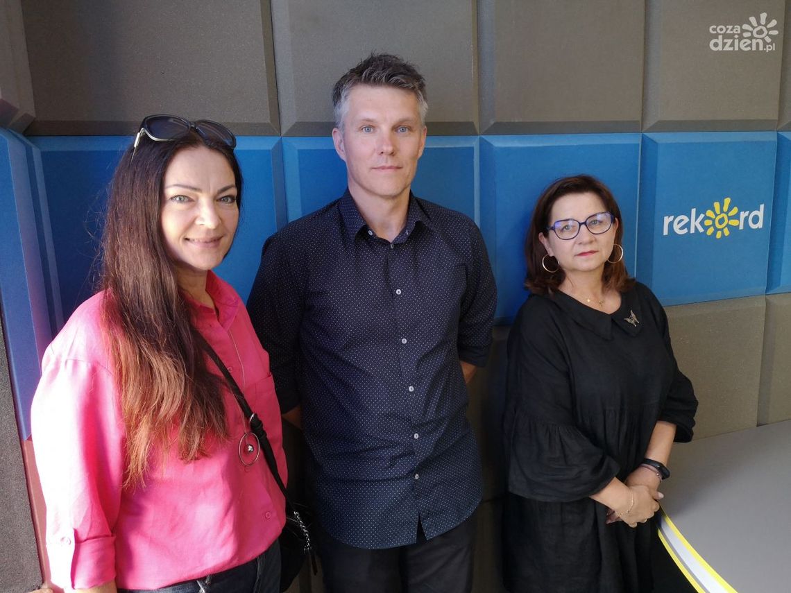 K. Dominik, B. Kot i S. Ziemba: Nauka języków obcych w liceum im. S. Staszica, to szansa na poznanie rówieśników nie tylko w Europie
K. Dominik, B. Kot i S. Ziemba: Nauka języków obcych w liceum im. S. Staszica, to szansa na poznanie rówieśników nie tylko w Europie