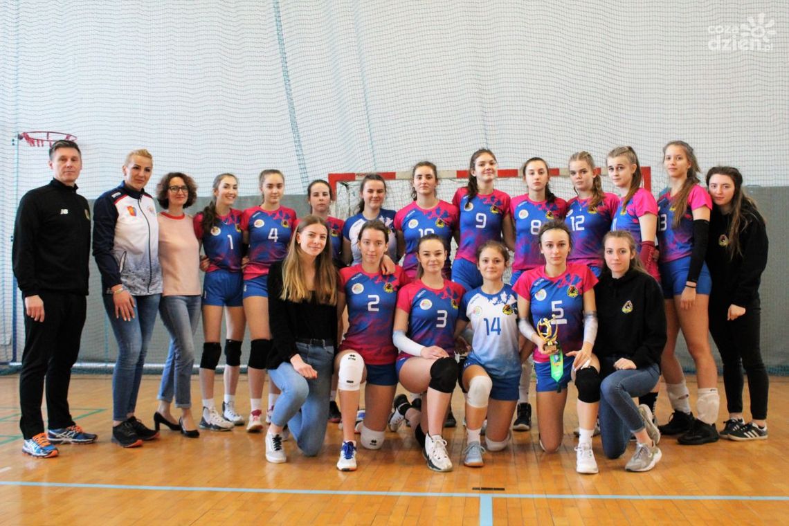 Kadetki SMS KSZO walczyły dzielnie - wystarczyło na czwarte miejsce Kadetki SMS KSZO walczyły dzielnie - wystarczyło na czwarte miejsce