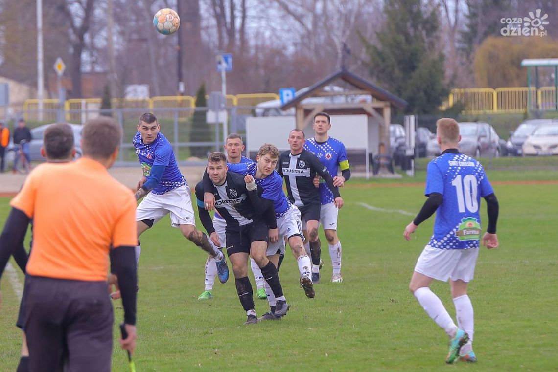 Kamienna Brody i Świt Ćmielów pierwszymi liderami "Okręgówki"
Kamienna Brody i Świt Ćmielów pierwszymi liderami "Okręgówki"