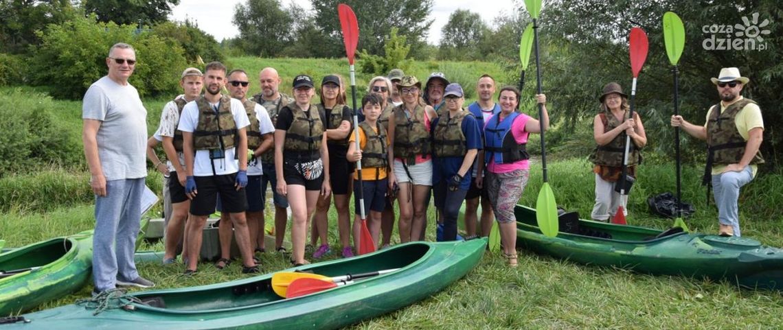 Kamienna sprzątana przez ochotników Kamienna sprzątana przez ochotników