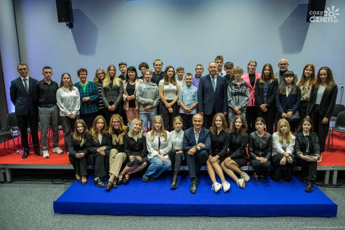 Kampania wyborcza na start! Ostrowiecka młodzież walczy o głosy do Młodzieżowej Rady Miasta