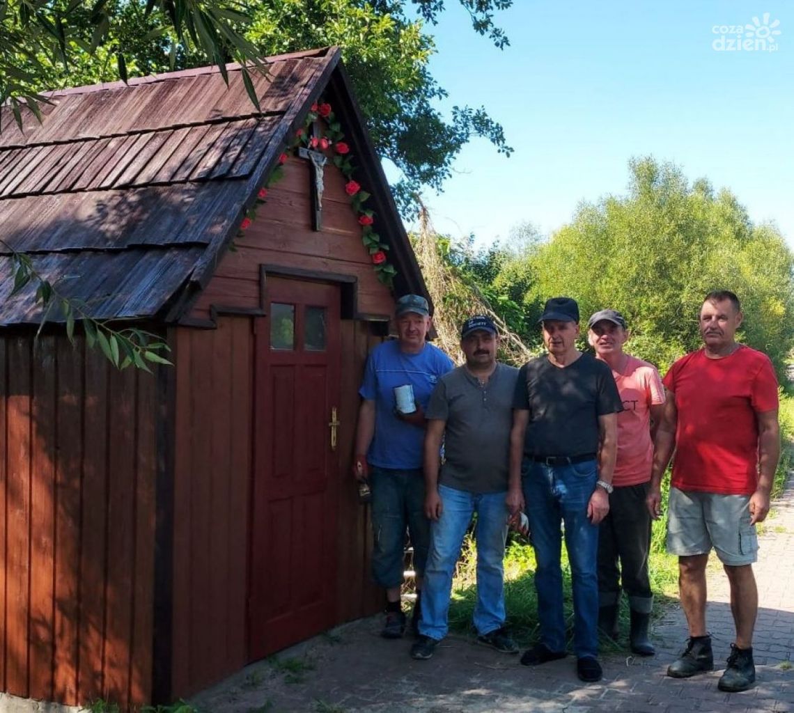 Kapliczka jak nowa Kapliczka jak nowa