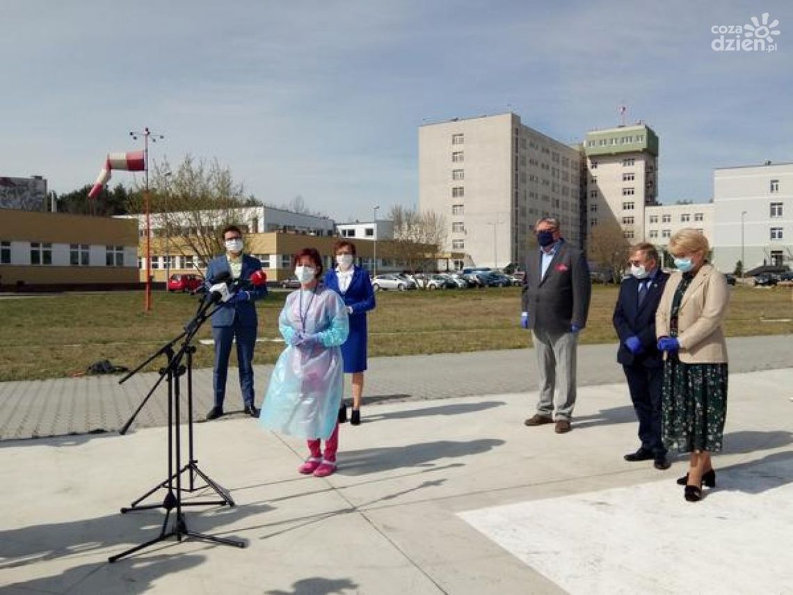 Kardiomonitor w darze dla starachowickiego szpitala Kardiomonitor w darze dla starachowickiego szpitala