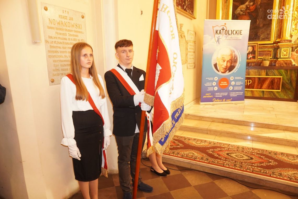 Katolickie Liceum w Ostrowcu rozpoczęło nowy etap swojej historii Katolickie Liceum w Ostrowcu rozpoczęło nowy etap swojej historii