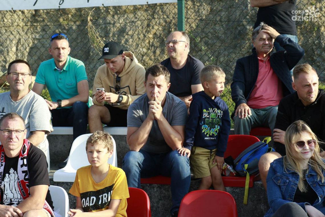 Kibice na meczu Góral - AKS Busko