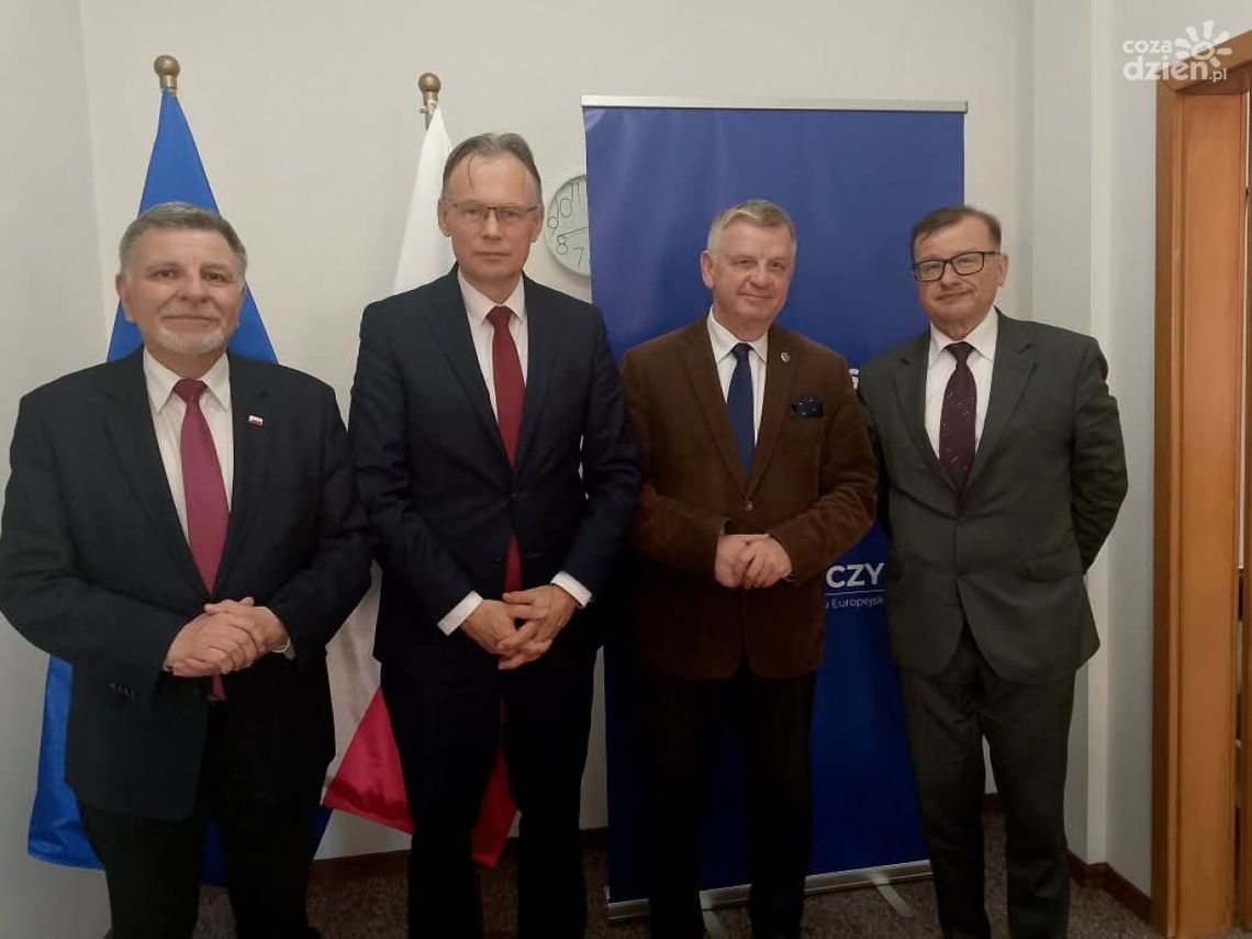Kielce: konferencja prasowa o gospodarce, śledztwach i środkach z KPO Kielce: konferencja prasowa o gospodarce, śledztwach i środkach z KPO