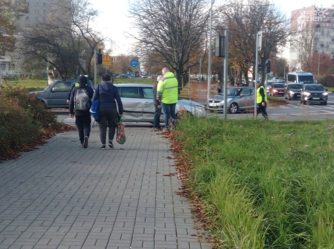 Kielce: Nastolatka ranna w wypadku samochodowym Kielce: Nastolatka ranna w wypadku samochodowym
