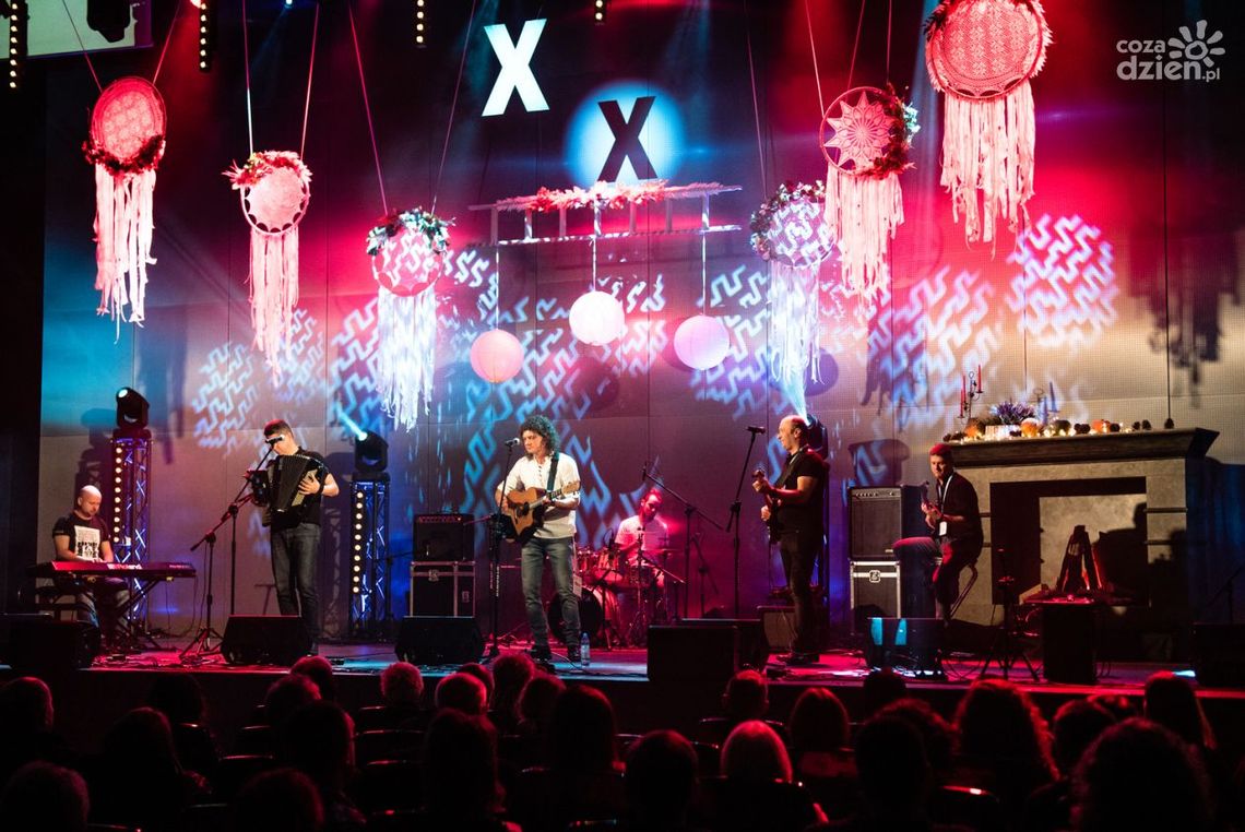 Kielce znów staną się jesienną stolicą poezji śpiewanej podczas Festiwalu „Przy Kominku”! Kielce znów staną się jesienną stolicą poezji śpiewanej podczas Festiwalu „Przy Kominku”!