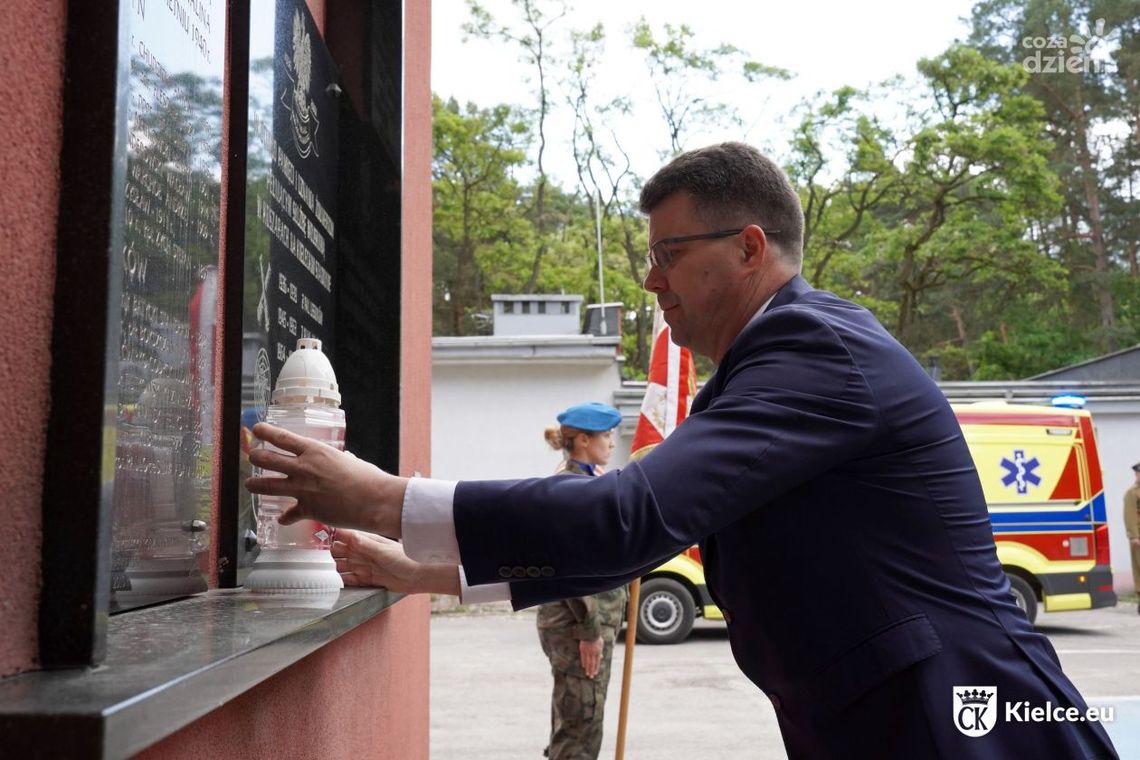 Kielczanie oddali hołd kieleckim artylerzystom Kielczanie oddali hołd kieleckim artylerzystom