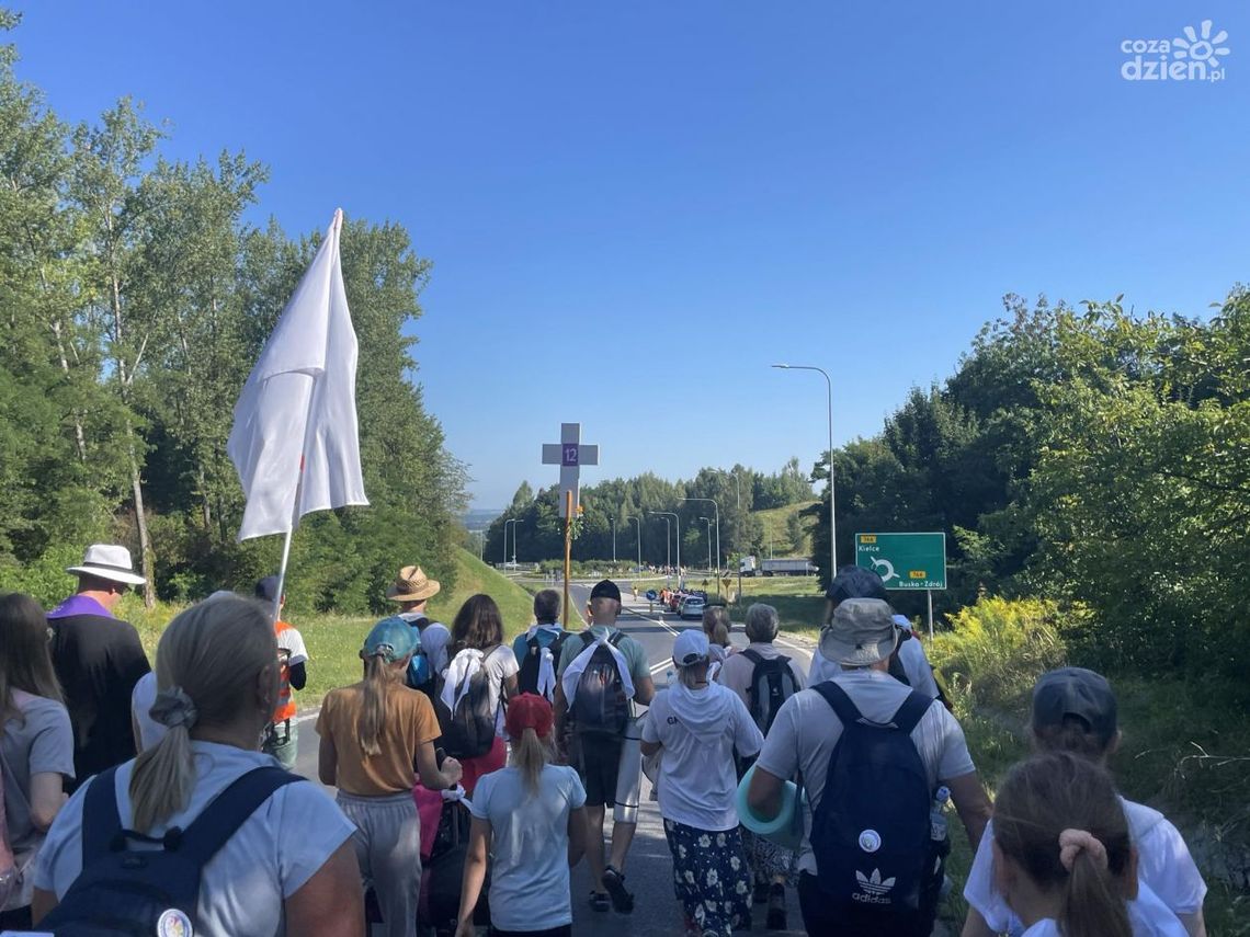 Kieleccy Pielgrzymi pokonali pierwsze trudności Kieleccy Pielgrzymi pokonali pierwsze trudności